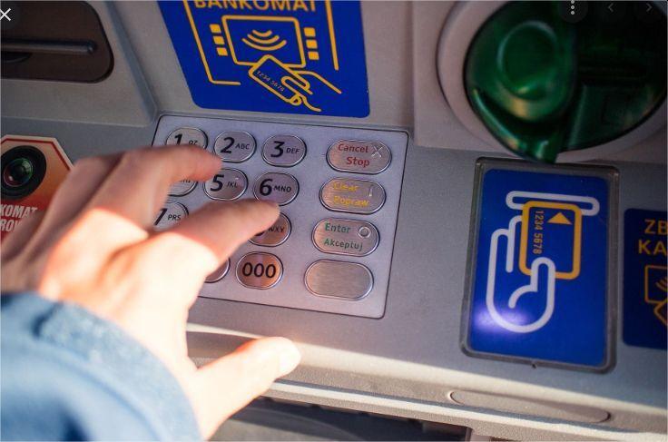 Jak fungují bankomaty bez poplatků a co potřebujete vědět