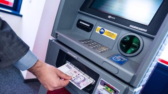 Krok za krokem: Jak použít vkladový bankomat